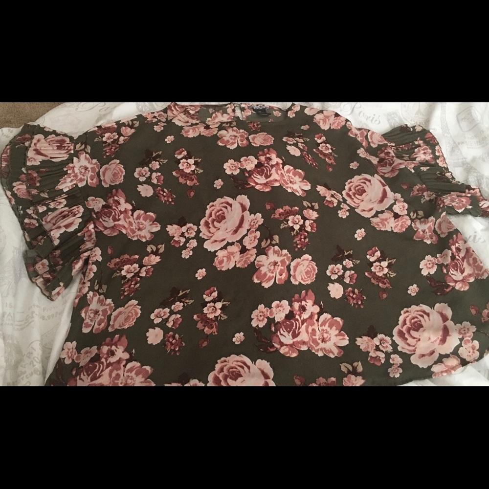 Beautiful flowered shirt